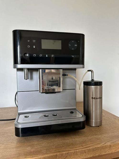 Miele CM63, Elektronische apparatuur, Koffiezetapparaten, Zo goed als nieuw, Gemalen koffie, Koffiebonen, Koffiemachine, 10 kopjes of meer