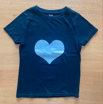 T-shirt noir KIABI floqué d’un cœur blanc - 8 ans - 3€