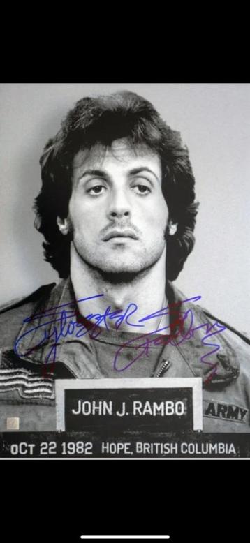 SYLVESTER STALLONE HAND GESIGNEERDE POSTER RAMBO FIRST BLOOD beschikbaar voor biedingen