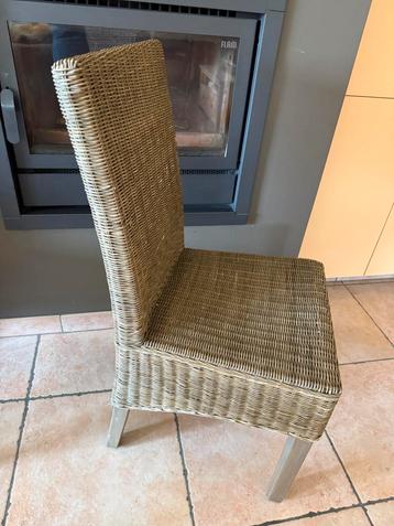 Gratis 6 stoelen beschikbaar voor biedingen