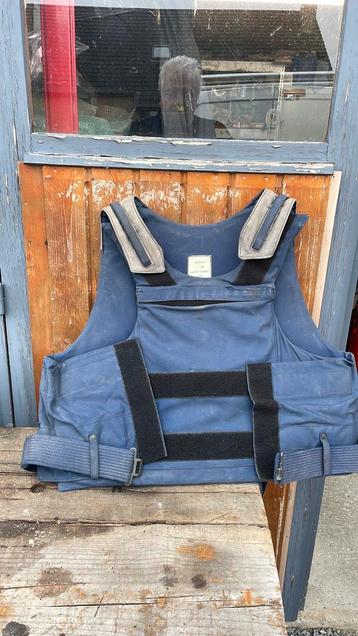 Rare gilet pare balle ancienne gendarmerie belge rijswarcht beschikbaar voor biedingen