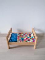 Houten poppenbed incl. : dekentje en sprei, Kinderen en Baby's, Ophalen, Zo goed als nieuw, Meubelstuk of Keukentje