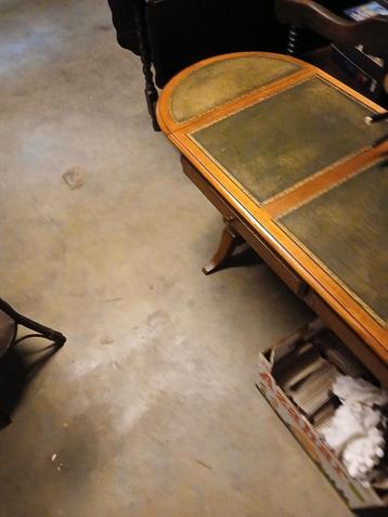 Salon tafeltje, Enlèvement