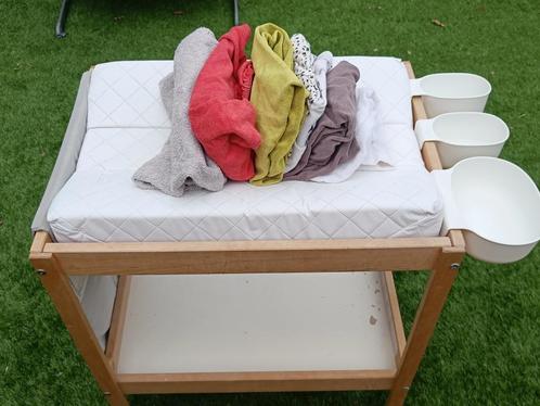 Verzorgtafel Ikea met Quax verzorgkussen + accessoires, Kinderen en Baby's, Badjes en Verzorging, Gebruikt, Aankleedkussen, Overige merken