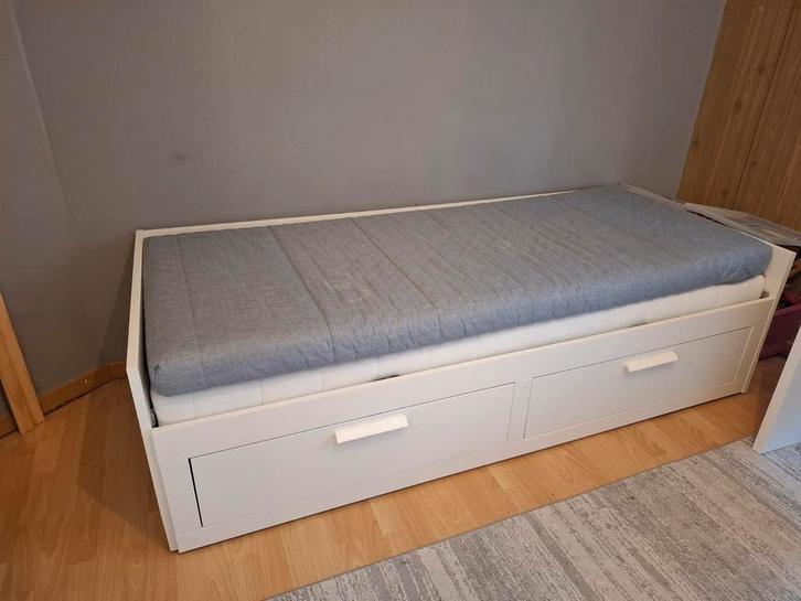 Lit Ikea BRIMNES en parfait état, Maison & Meubles, Chambre à coucher | Lits, Enlèvement