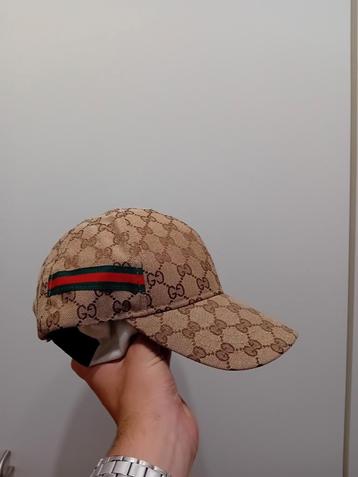 Gloednieuwe gucci pet disponible aux enchères