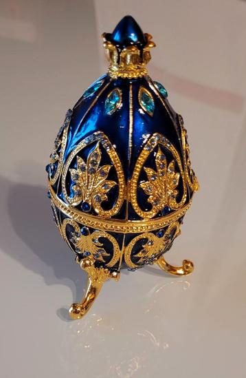 Réplique d'oeuf Fabergé, peint à la main avec 160 cristaux S