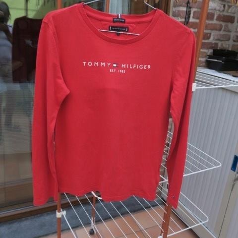 T-shirt nieuw rood Tommy Hilfiger mt 152 (12-14 jaar), Kinderen en Baby's, Kinderkleding | Maat 152, Nieuw, Jongen of Meisje, Shirt of Longsleeve
