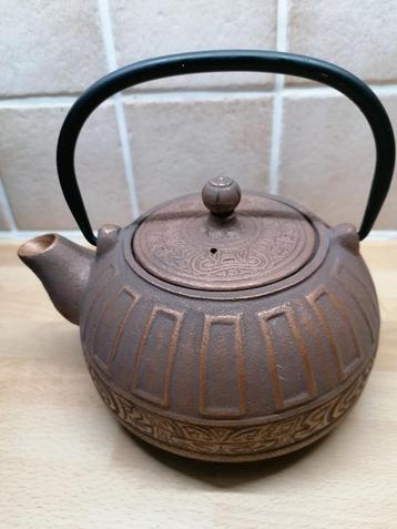Splinternieuwe gietijzeren theepot. Nooit gebruikt.  beschikbaar voor biedingen