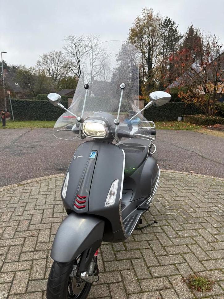 Vespa sprint a klasse, Fietsen en Brommers, Scooters | Vespa, Zo goed als nieuw, Ophalen of Verzenden