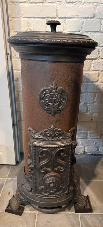 Goed onderhouden gietijzeren kachel beschikbaar voor biedingen