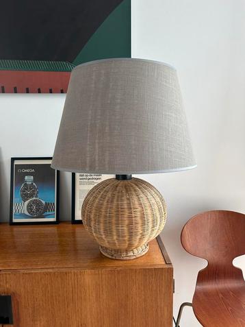 Vintage tafellamp in riet beschikbaar voor biedingen