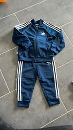 Trainingspak Adidas 12-18 maanden, Kinderen en Baby's, Kinderkleding | Kinder-kledingpakketten, Zo goed als nieuw, Ophalen