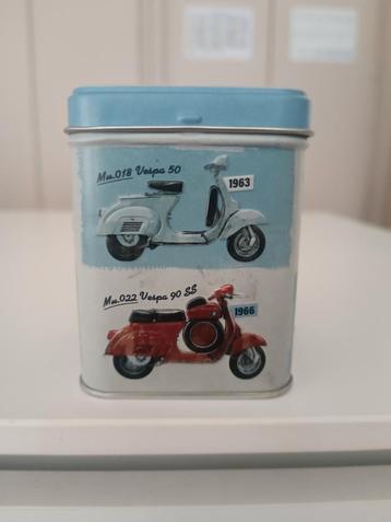 Vespa blik + magneten  beschikbaar voor biedingen