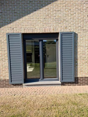 Sierluiken,vast te bevestigen aan muur beschikbaar voor biedingen