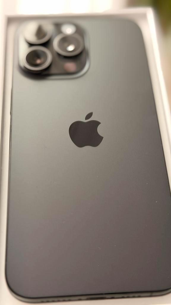 iPhone 15 Pro Max zwart in perfecte staat + accessoires, Telecommunicatie, Mobiele telefoons | Apple iPhone, Zo goed als nieuw