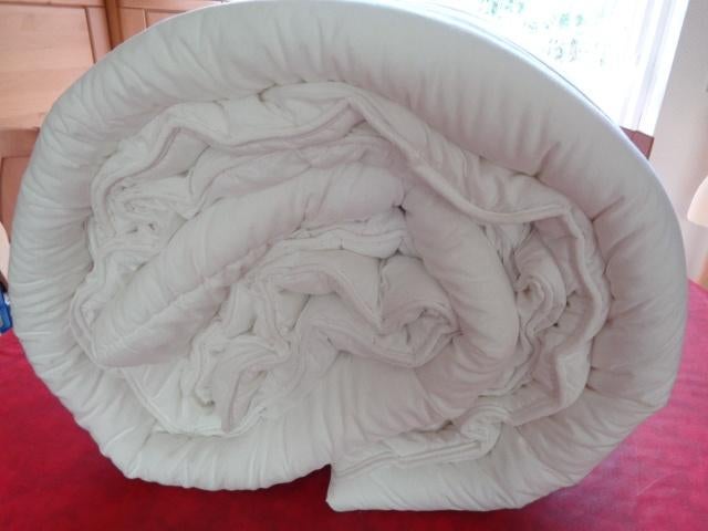 Couette. Marque: "COLMAR". 220 x 240cm, Enlèvement, Comme neuf, Deux personnes, Couverture ou Couette