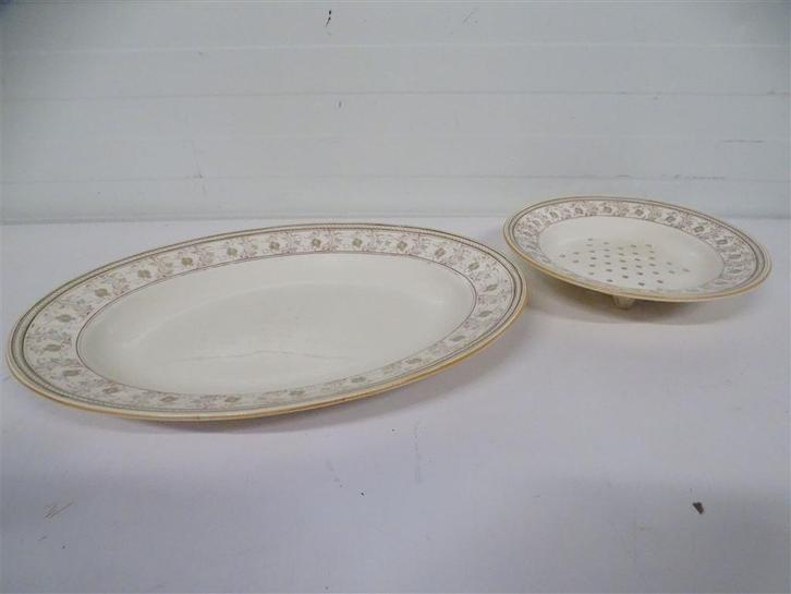 A6475. Fruittest + Schaal Petrus Regout, Huis en Inrichting, Keuken | Servies, Gebruikt, Aardewerk, Ophalen of Verzenden