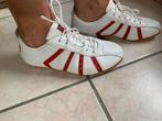 Sneakers Levis 38 wit met rode streep bijna nieuw, Kleding | Dames, Sneakers, Ophalen of Verzenden, Wit
