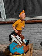Groot Kuifje op de wereldbol beeld, Verzamelen, Ophalen, Kuifje, Gebruikt, Beeldje of Figuurtje
