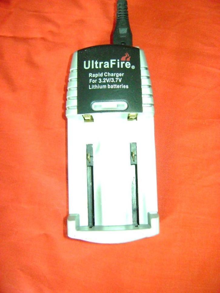 Ultra Fire Rapid charger, Audio, Tv en Foto, Opladers, Gebruikt, Ophalen of Verzenden