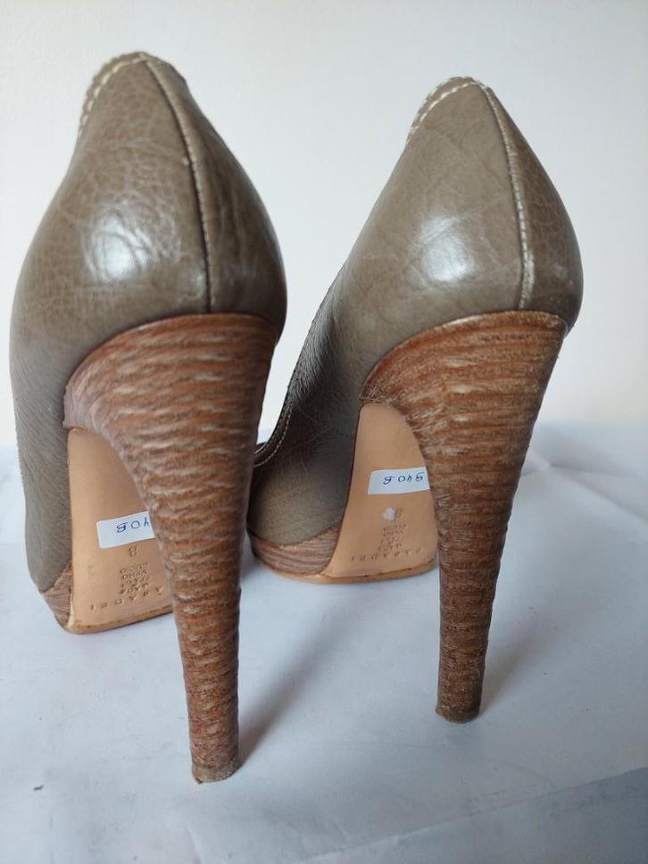 940B* Casadei - vintage taupe leren hoge hakken (38), Kleding | Dames, Schoenen, Gedragen, Pumps, Overige kleuren, Verzenden