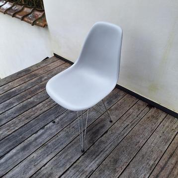 Eames grijze stoel met Eiffelvoet, Vitra-editie, Huis en Inrichting, Ophalen of Verzenden, Gebruikt