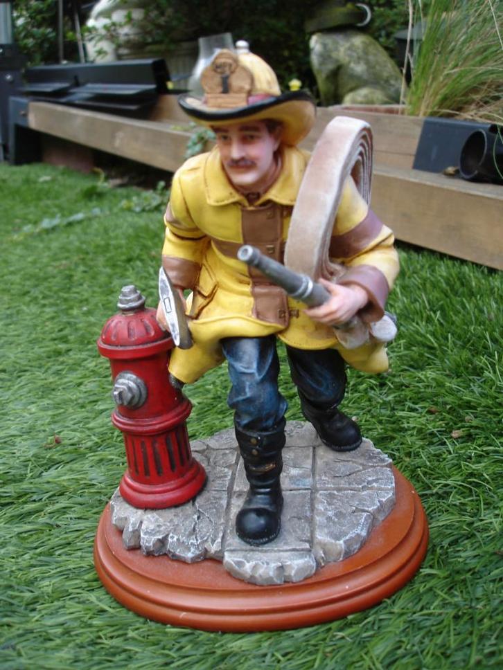 Brandweerman/ pompier , Red Hats of Courage Fire Alarm 1998, Collections, Statues & Figurines, Comme neuf, Humain, Enlèvement