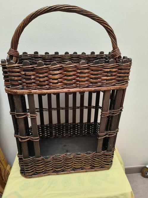 Vintaged rieten mand voor flessen en glazen, Huis en Inrichting, Woonaccessoires | Schalen en Manden, Gebruikt, Mand, Rechthoekig