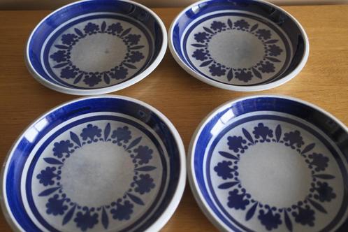 Lot de quatre assiettes à dessert Baltic(bleu)Boch, Antiek en Kunst, Curiosa en Brocante, Ophalen of Verzenden