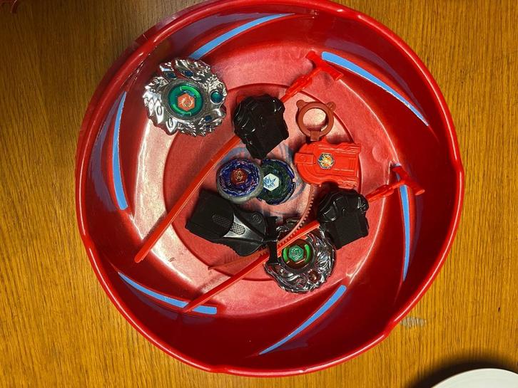 Beyblade arena met blades en trekkers, Verzamelen, Speelgoed, Gebruikt, Ophalen of Verzenden