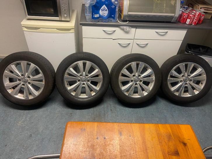 Originele Volkswagen16 inch velgen met banden, Auto-onderdelen, Banden en Velgen, Banden en Velgen, 16 inch, 205 mm, Personenwagen