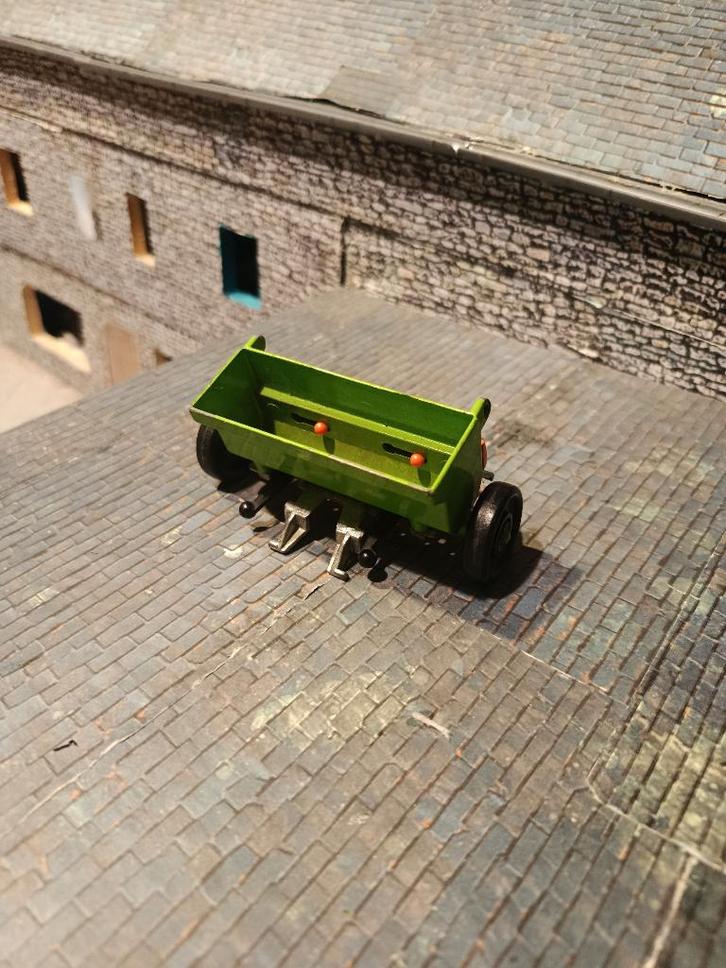 Amazon Siku zaaimachine (gratis bij aankoop van €15 of meer), Hobby en Vrije tijd, Modelauto's | 1:32, Gebruikt, Tractor of Landbouw