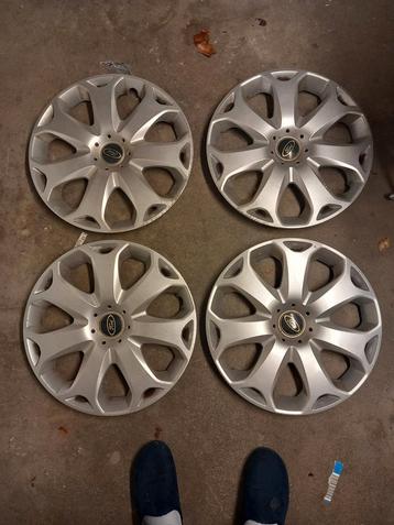 Ford 16 inch wieldop beschikbaar voor biedingen