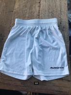Witte voetbalshort Masita maat 140, Kinderen en Baby's, Kinderkleding | Maat 140, Ophalen of Verzenden, Zo goed als nieuw
