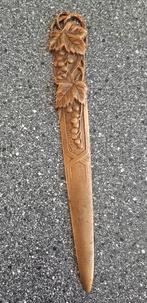 Top! 🟨 Kartonnen beker gesigneerd 1900, met clusterbladd, Antiek en Kunst, Ophalen