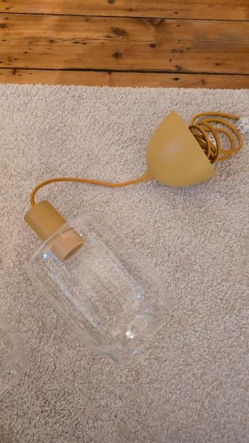 IKEA gele hanglamp met glazen kap beschikbaar voor biedingen