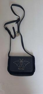 Tasje Kisses of Pearl, Enlèvement