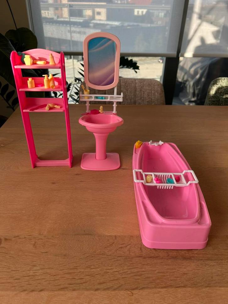 Barbie badkamer set – niet compleet maar in goede staat, Kinderen en Baby's, Speelgoed | Poppen, Zo goed als nieuw, Barbie, Ophalen of Verzenden