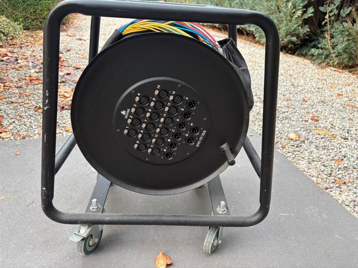 Multikabel XLR met haspel - 25 meter, Muziek en Instrumenten, Kabels en Stekkers, Zo goed als nieuw, Apparatuur, Ophalen