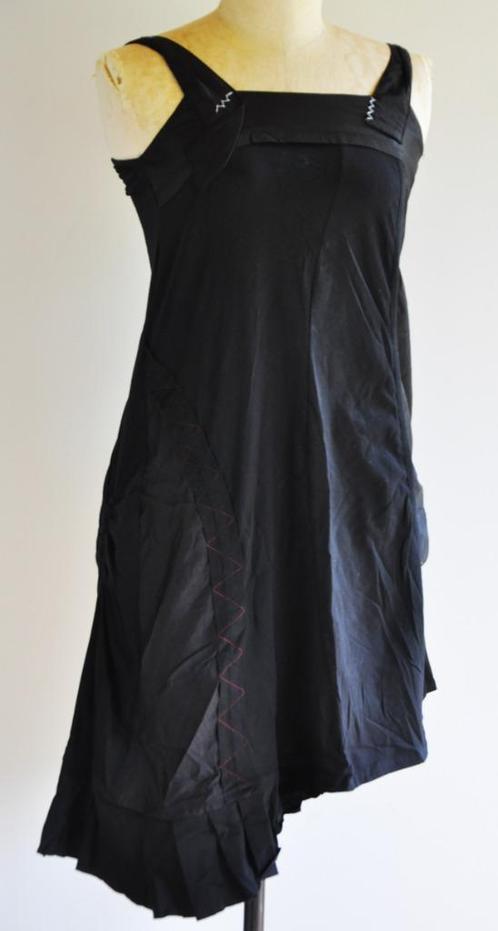 SOGGO - Robe noire, coutures rouges - T.2, Kleding | Dames, Jurken, Gedragen, Maat 38/40 (M), Zwart, Ophalen of Verzenden