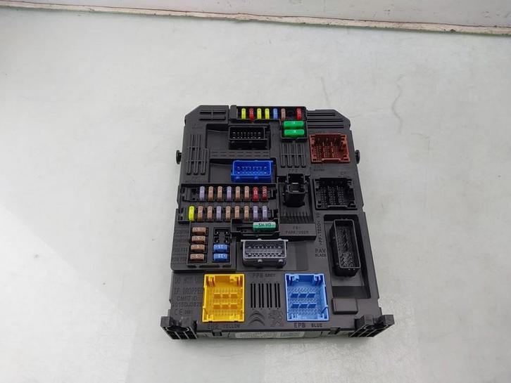 ZEKERINGKAST Mokka (|9832880380|1681475680|1681475780|), Auto-onderdelen, Elektronica en Kabels, Opel, Gebruikt