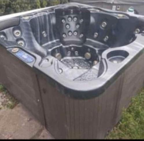 Jacuzzi ** DÉTENTE ET DIVERTISSEMENT DANS VOTRE PROPRE JARDI, Jardin & Terrasse, Accessoires de piscine, Comme neuf, Enlèvement ou Envoi