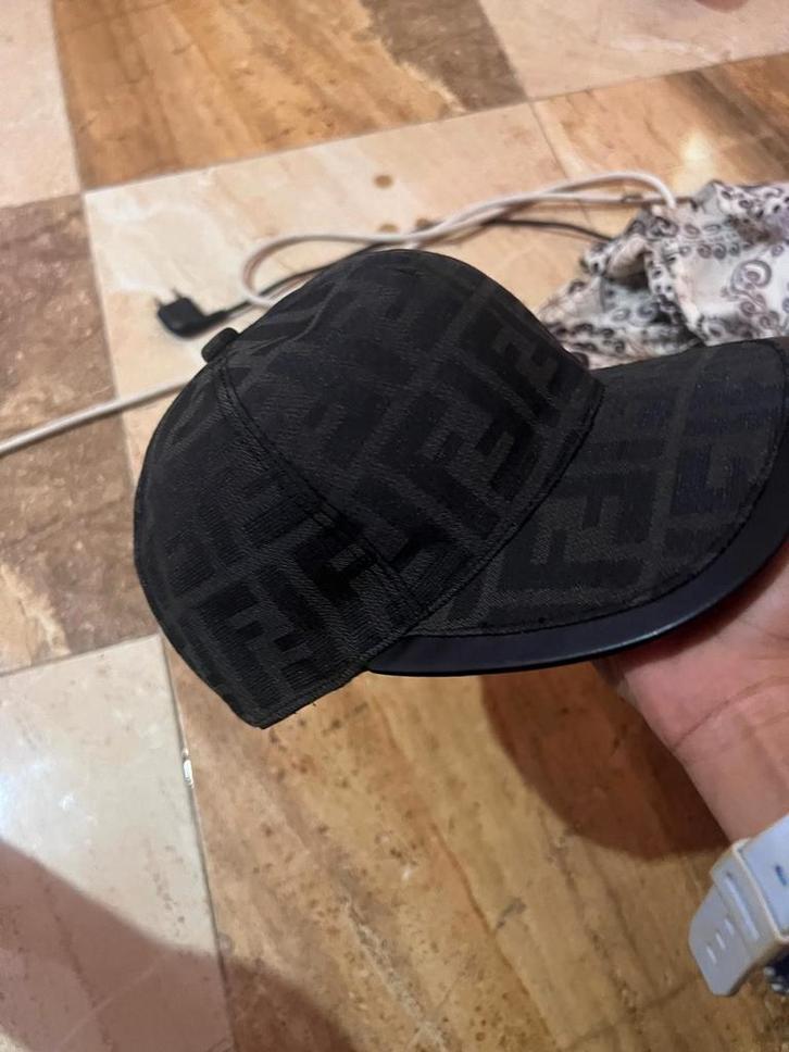 Casquette fendi noir, Kleding | Dames, Hoeden en Petten, Zo goed als nieuw, Pet, Ophalen
