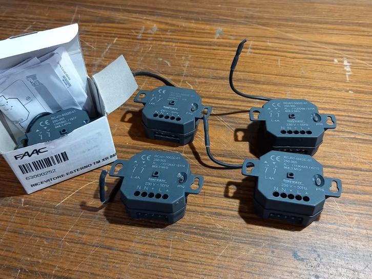 FAAC - TM XR 868 Externe ontvanger voor T-MODE en T-mode M, Doe-het-zelf en Bouw, Rolluiken, Gebruikt, Elektrische bediening, Ophalen