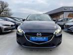 Mazda 2 1.5i 90PK NAVIGATIE CARPLAY XENON CAMERA LED DAB, Auto's, Stof, Gebruikt, 4 cilinders, Blauw