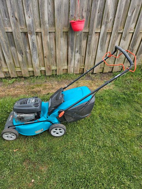 Benzine grasmaaier zelftreker Maaibreedte 46 cm Gardena 46VD, Tuin en Terras, Grasmaaiers, Zo goed als nieuw, Opvangbak, Ophalen
