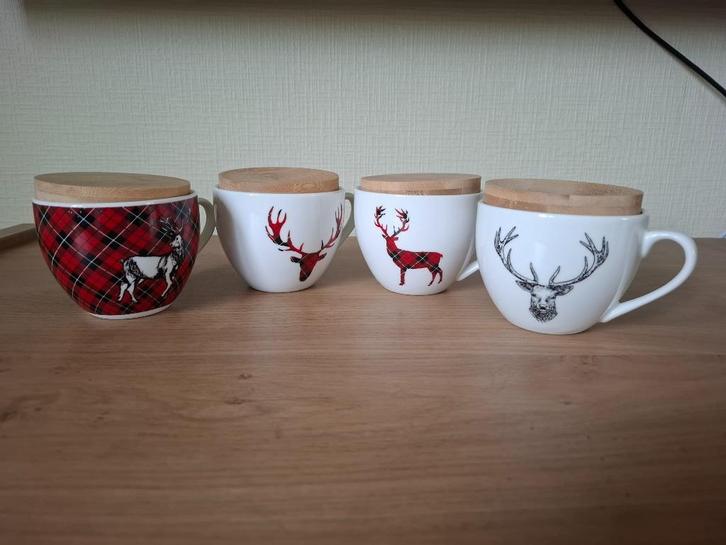 4 tasses à thé décorées, Maison & Meubles, Cuisine | Vaisselle, Neuf, Tasse(s) et/ou soucoupe(s), Autres styles, Envoi