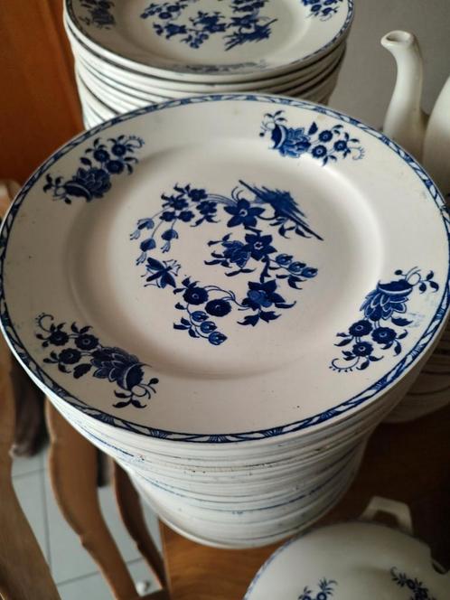 Grand service manufacture impériale et royale , Faïences, Antiek en Kunst, Antiek | Servies los, Ophalen