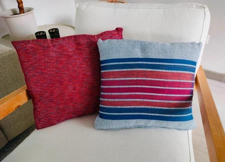 Twee prachtige kussens met elkaar gematched. Mooie combi, Huis en Inrichting, Woonaccessoires | Kussens, Zo goed als nieuw, Rood